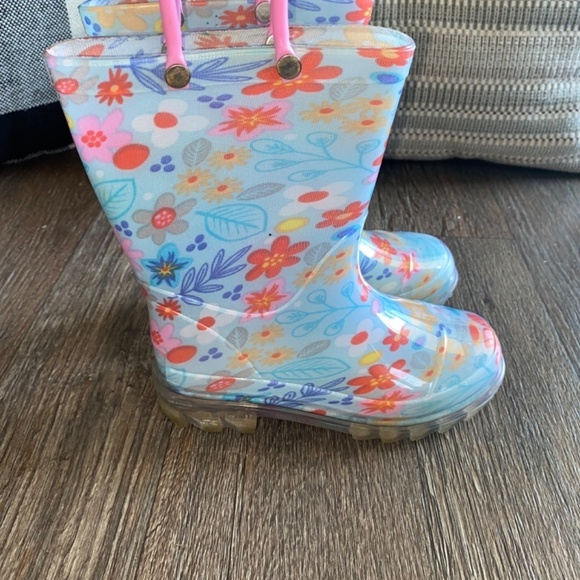 Girls size 10 light up rainboots - Picture 2 of 6
